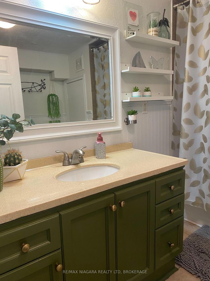 Photo 12 at 96 Terrace Drive, Balfour, Hamilton