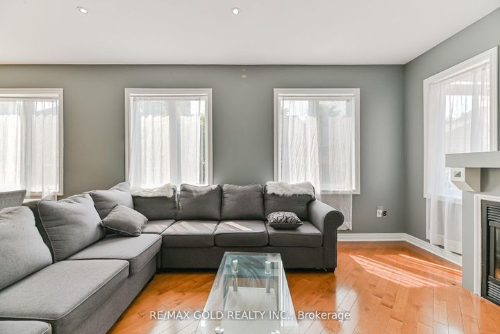 Photo 7 at 45 Treeline Boulevard, Vales of Castlemore, Brampton