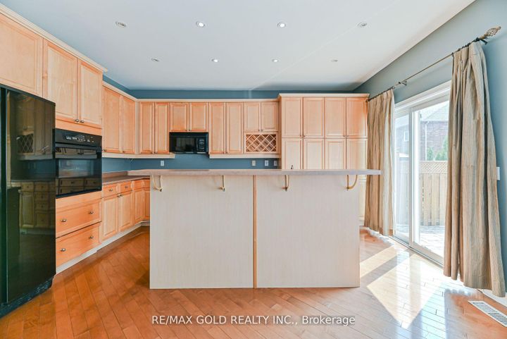 Photo 9 at 45 Treeline Boulevard, Vales of Castlemore, Brampton