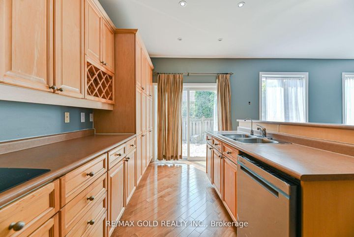 Photo 11 at 45 Treeline Boulevard, Vales of Castlemore, Brampton