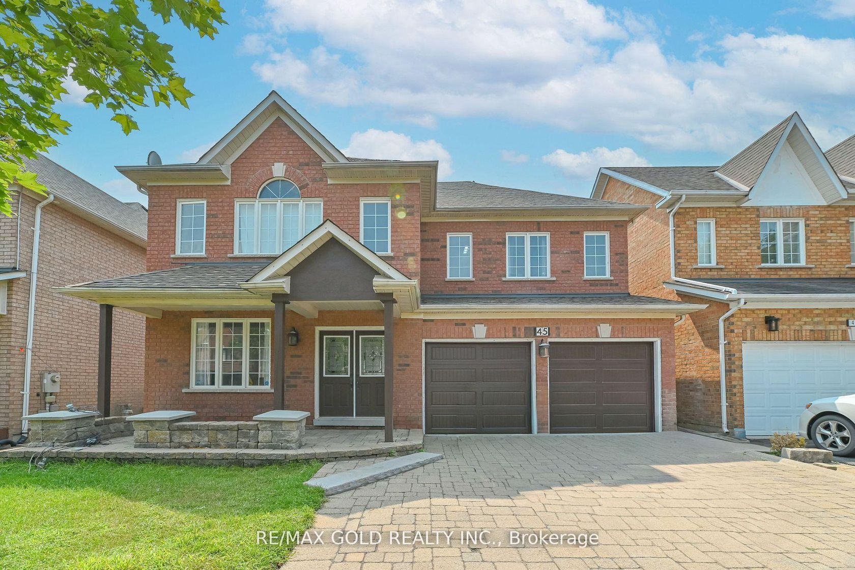 45 Treeline Boulevard, Vales of Castlemore, Brampton 2