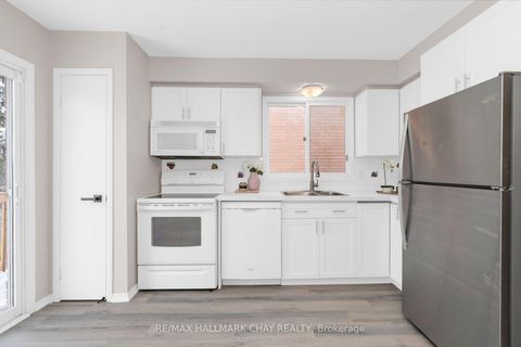 Photo 5 at 25 Garden Drive, Allandale Heights, Barrie