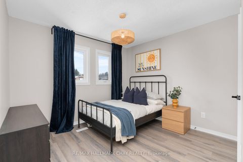 Photo 19 at 25 Garden Drive, Allandale Heights, Barrie