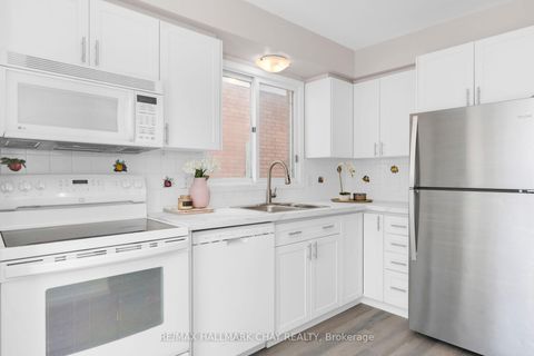 Photo 32 at 25 Garden Drive, Allandale Heights, Barrie