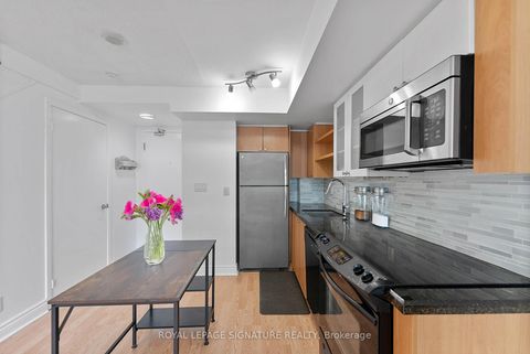 Photo 2 at 831 - 600 Fleet Street, Waterfront Communities C1, Toronto