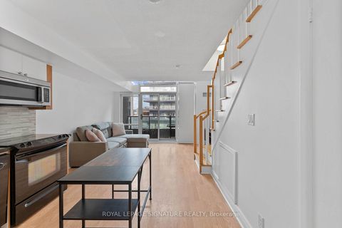 Photo 5 at 831 - 600 Fleet Street, Waterfront Communities C1, Toronto