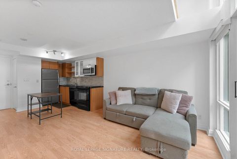 Photo 6 at 831 - 600 Fleet Street, Waterfront Communities C1, Toronto