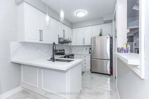 Photo 13 at 6 Mediterra Drive, Vellore Village, Vaughan