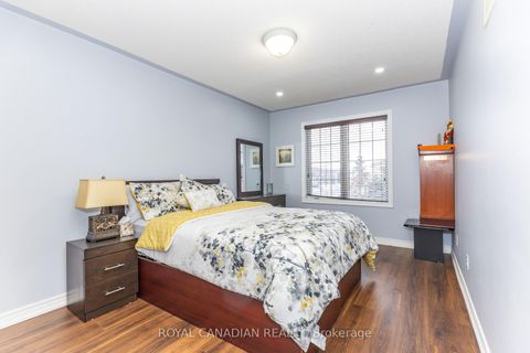 Photo 19 at 6 Mediterra Drive, Vellore Village, Vaughan