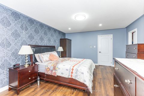 Photo 24 at 6 Mediterra Drive, Vellore Village, Vaughan