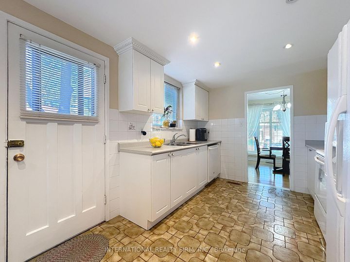 Photo 6 at 3602 Dunrankin Drive, Malton, Mississauga