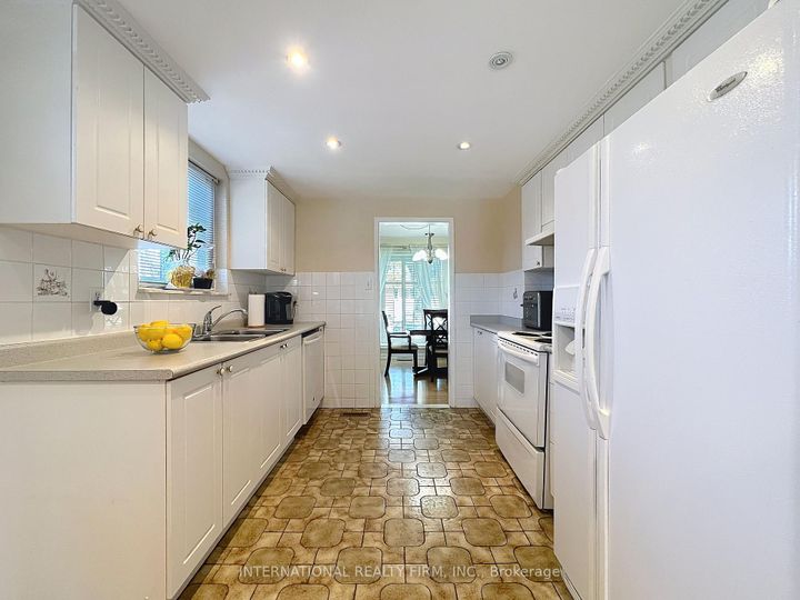 Photo 11 at 3602 Dunrankin Drive, Malton, Mississauga