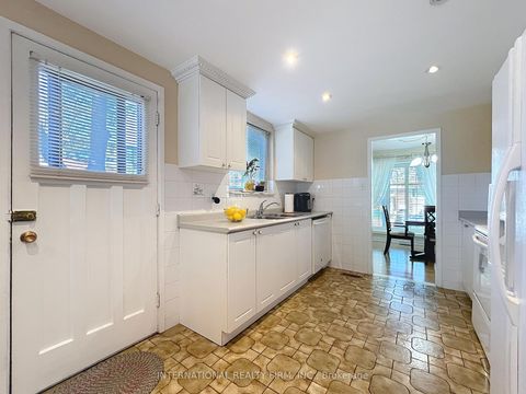 Photo 6 at 3602 Dunrankin Drive, Malton, Mississauga