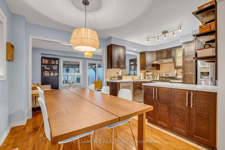 Photo 9 at 5490 Antrex Crescent, Hurontario, Mississauga