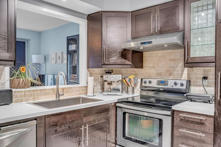 Photo 12 at 5490 Antrex Crescent, Hurontario, Mississauga