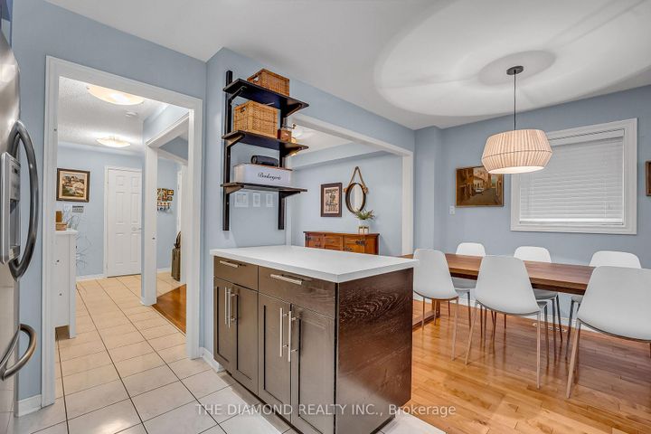 Photo 13 at 5490 Antrex Crescent, Hurontario, Mississauga