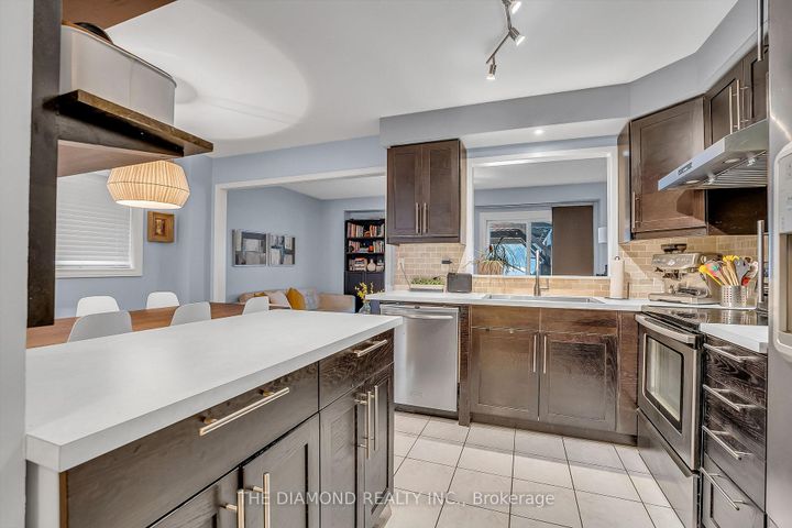 Photo 14 at 5490 Antrex Crescent, Hurontario, Mississauga