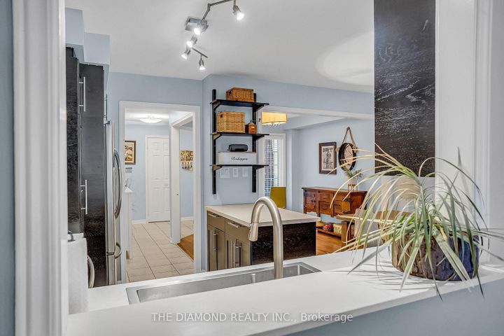 Photo 15 at 5490 Antrex Crescent, Hurontario, Mississauga