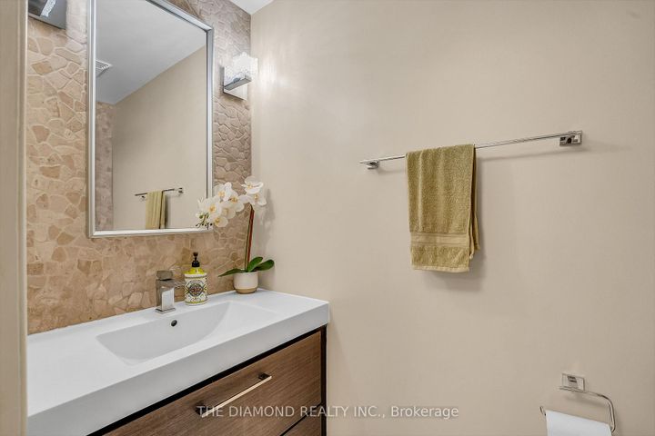 Photo 19 at 5490 Antrex Crescent, Hurontario, Mississauga