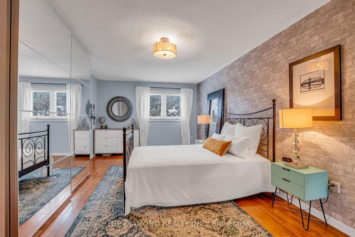 Photo 23 at 5490 Antrex Crescent, Hurontario, Mississauga