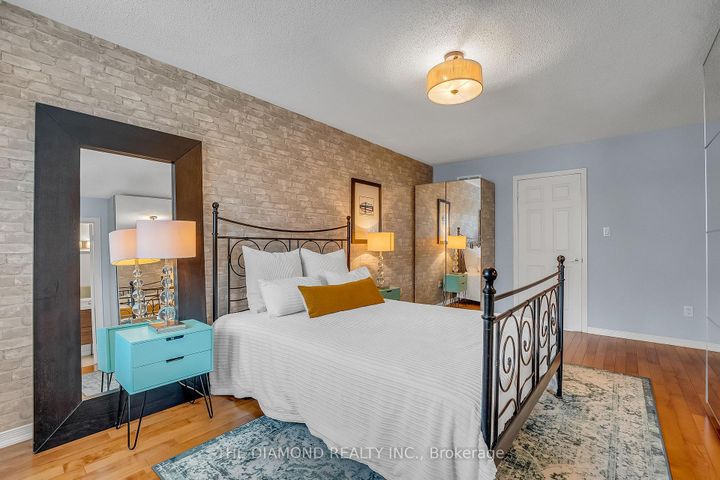 Photo 24 at 5490 Antrex Crescent, Hurontario, Mississauga