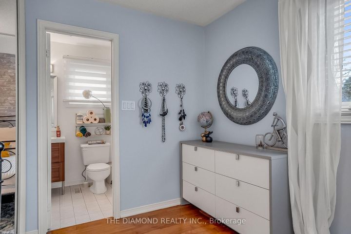 Photo 27 at 5490 Antrex Crescent, Hurontario, Mississauga