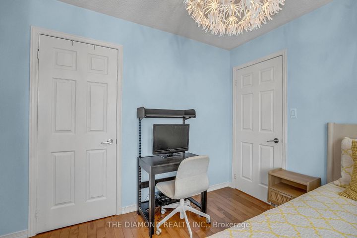 Photo 35 at 5490 Antrex Crescent, Hurontario, Mississauga