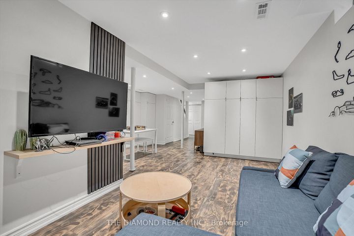 Photo 39 at 5490 Antrex Crescent, Hurontario, Mississauga