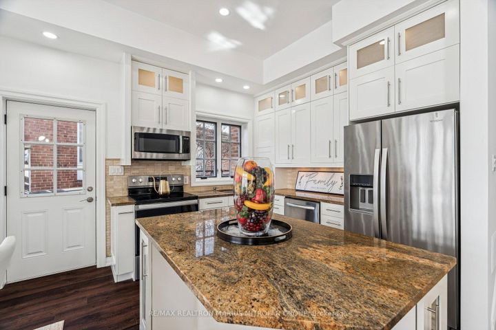 Photo 10 at 7 Rollins Place, City Centre West, Toronto