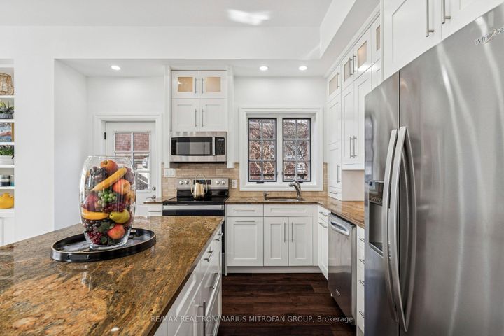 Photo 12 at 7 Rollins Place, City Centre West, Toronto