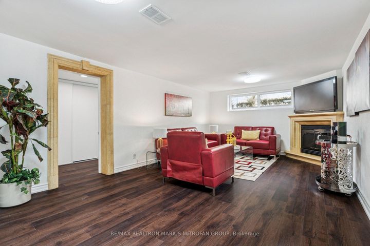 Photo 35 at 7 Rollins Place, City Centre West, Toronto