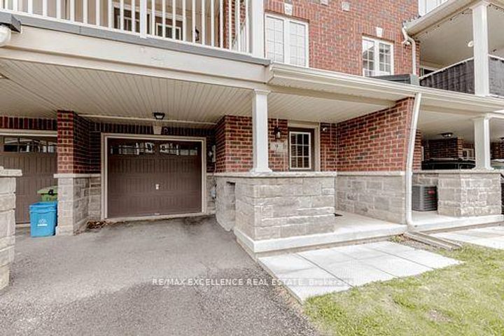 Photo 3 at 9 Hiscott Drive, Waterdown, Hamilton