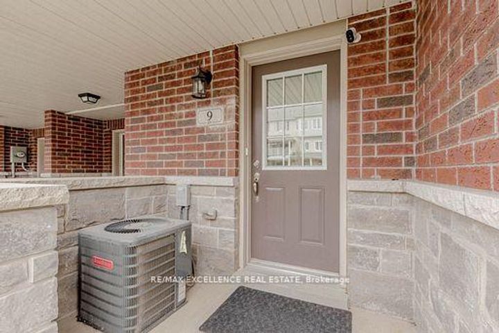 Photo 4 at 9 Hiscott Drive, Waterdown, Hamilton