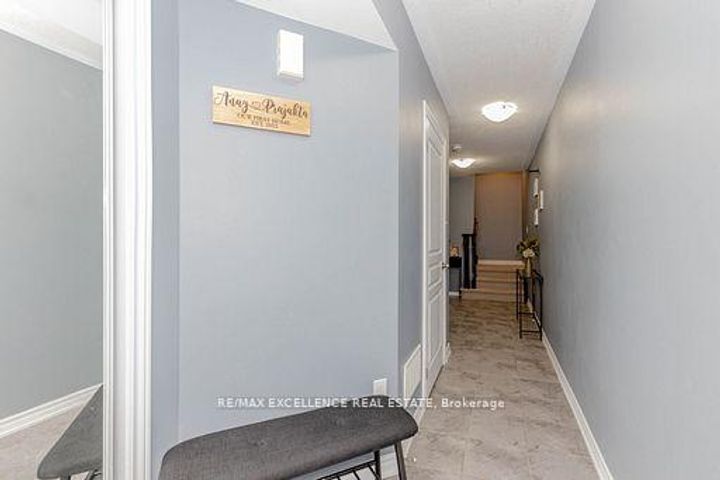 Photo 6 at 9 Hiscott Drive, Waterdown, Hamilton