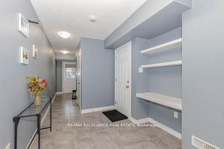 Photo 7 at 9 Hiscott Drive, Waterdown, Hamilton