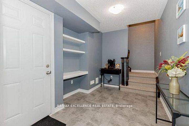 Photo 8 at 9 Hiscott Drive, Waterdown, Hamilton