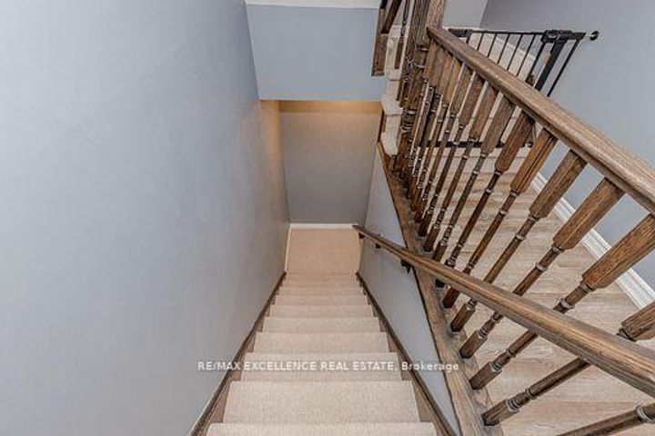 Photo 9 at 9 Hiscott Drive, Waterdown, Hamilton
