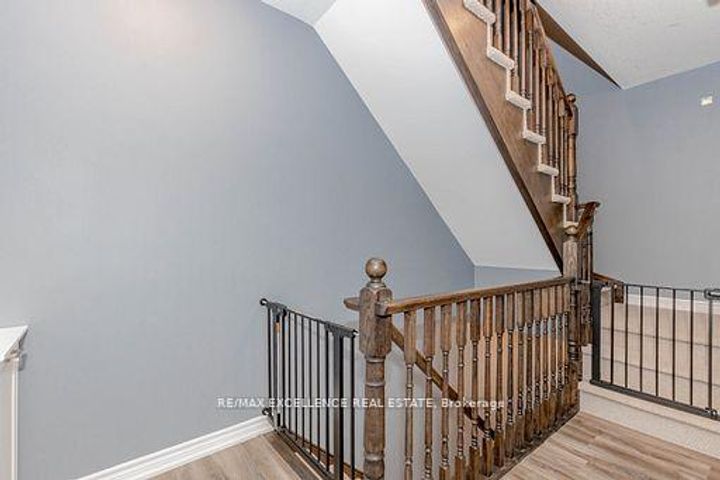 Photo 10 at 9 Hiscott Drive, Waterdown, Hamilton