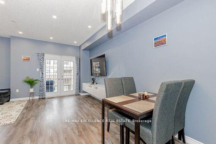 Photo 12 at 9 Hiscott Drive, Waterdown, Hamilton