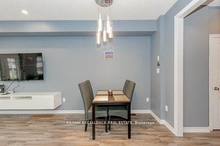 Photo 13 at 9 Hiscott Drive, Waterdown, Hamilton
