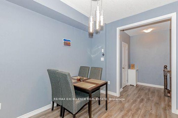 Photo 14 at 9 Hiscott Drive, Waterdown, Hamilton