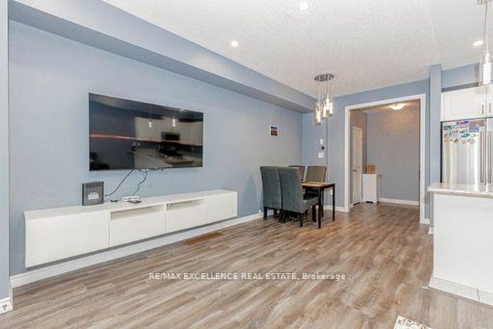 Photo 15 at 9 Hiscott Drive, Waterdown, Hamilton