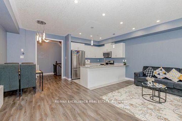 Photo 17 at 9 Hiscott Drive, Waterdown, Hamilton