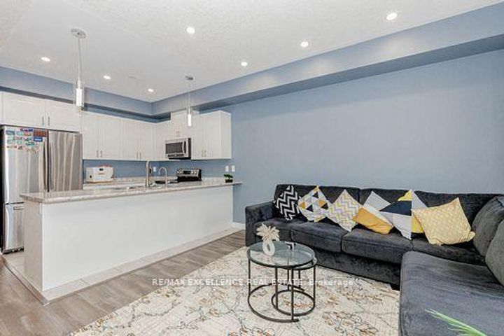 Photo 19 at 9 Hiscott Drive, Waterdown, Hamilton