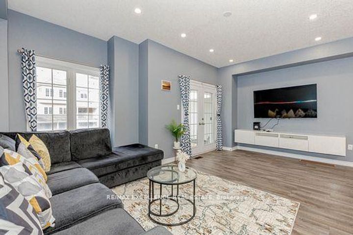 Photo 20 at 9 Hiscott Drive, Waterdown, Hamilton