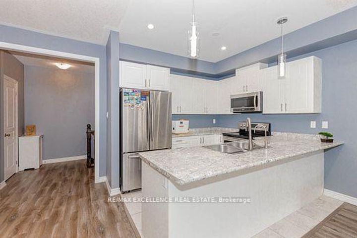 Photo 22 at 9 Hiscott Drive, Waterdown, Hamilton
