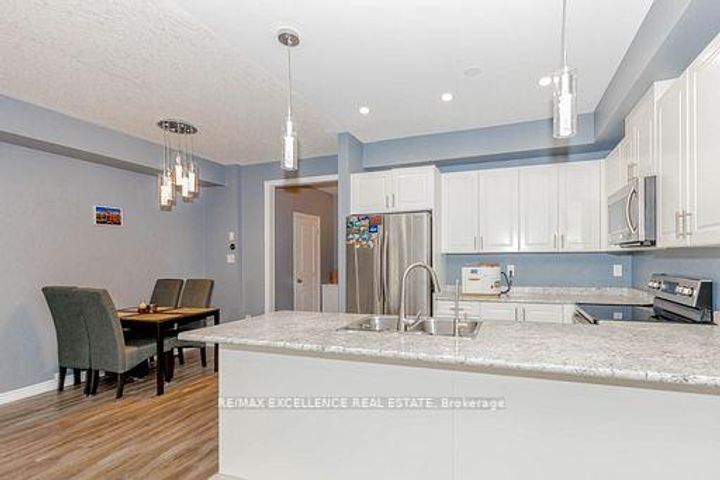 Photo 25 at 9 Hiscott Drive, Waterdown, Hamilton