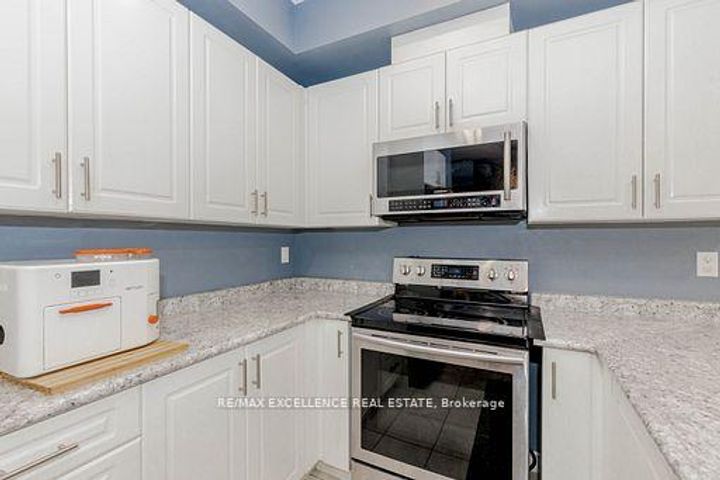 Photo 27 at 9 Hiscott Drive, Waterdown, Hamilton
