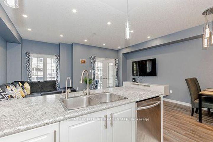 Photo 28 at 9 Hiscott Drive, Waterdown, Hamilton