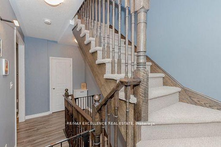 Photo 30 at 9 Hiscott Drive, Waterdown, Hamilton